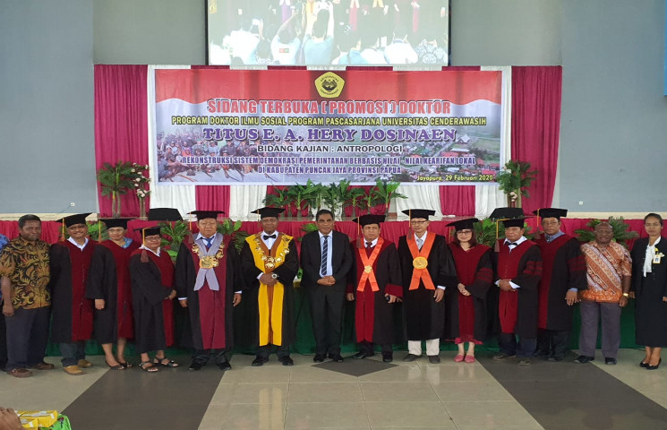 Sekda Hery Dosinaen Raih Gelar Doktor Dengan Nilai Cum Laude